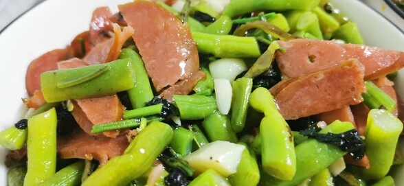 香肠炒豆
