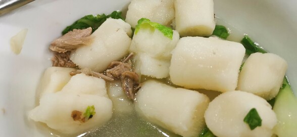 山药老鸭汤，放了小白菜